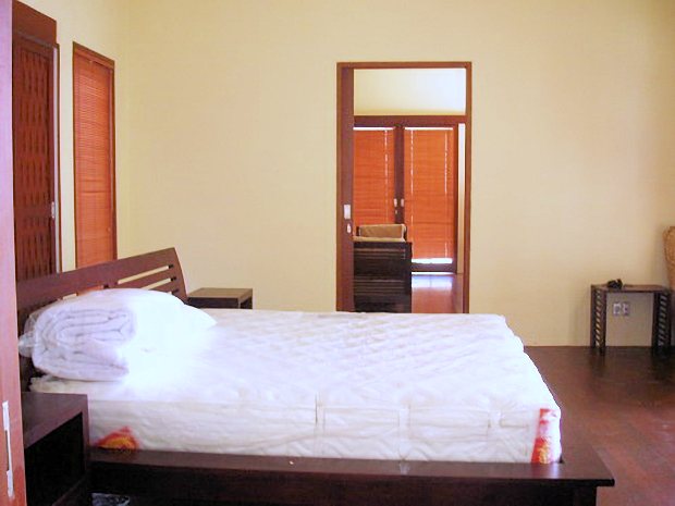 Schlafzimmer der Villa am Meer auf Bali