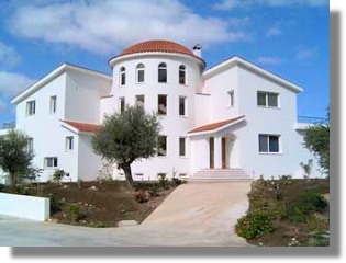 Villa mit Pool und Meerblick auf Zypern