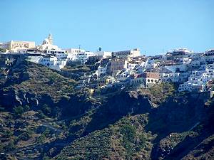 Villa an der Caldera von Santorini